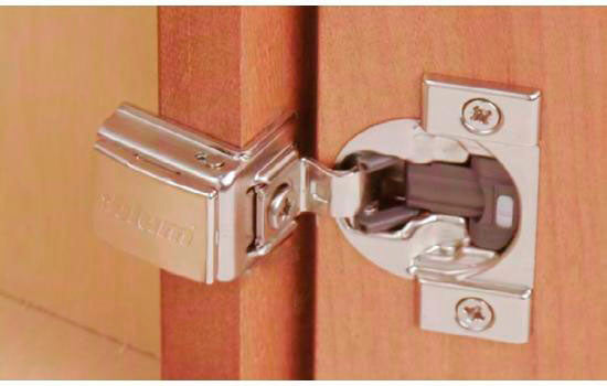 B39C358B.20 - 110 Degree 1-1/4" Overlay Blumotion Soft-closing Doweled Compact Hinge