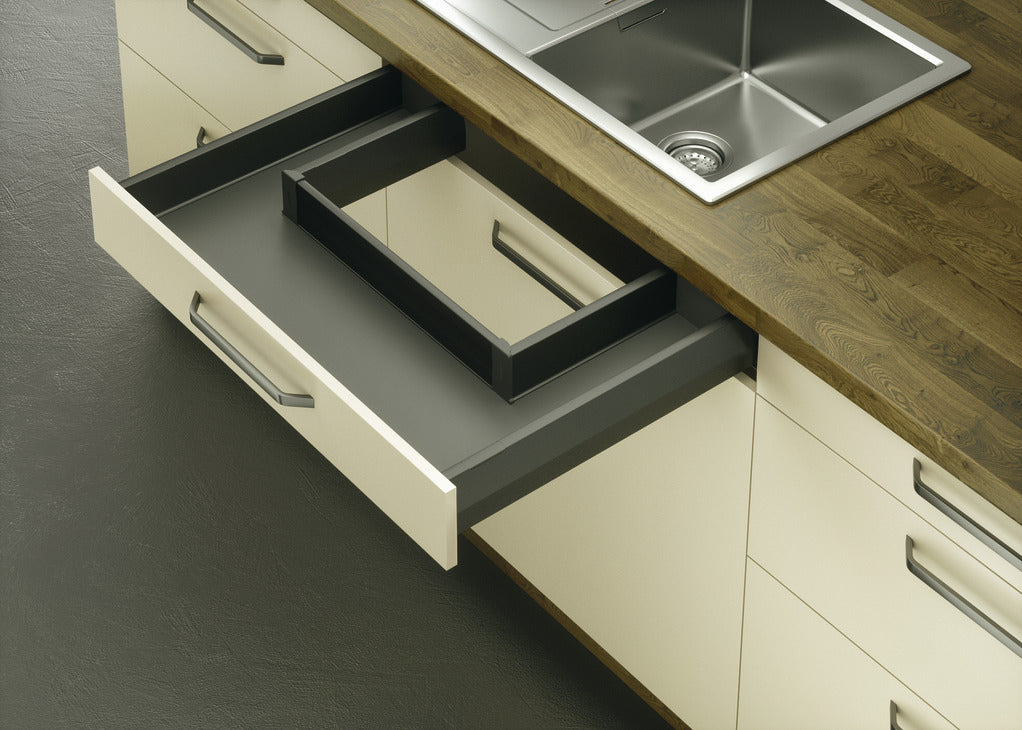 Drawer side runner system, HÃ¤fele Matrix Box P50, drawer side height (3 5/8") 92 mm, load bearing capacity (110 lbs) 50 kg